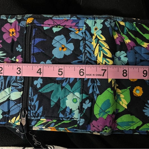 VERA BRADLEY wallet…Black with a floral print - Picture 9 of 9